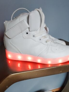 YNS Generic White Kids Light-Up High Top Sneakers with Red LEDs